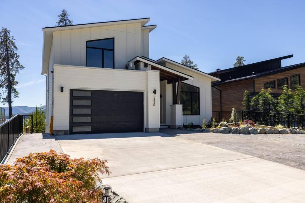 Kelly'S Sunset Lake Retreat Shawnigan Lake Exterior photo