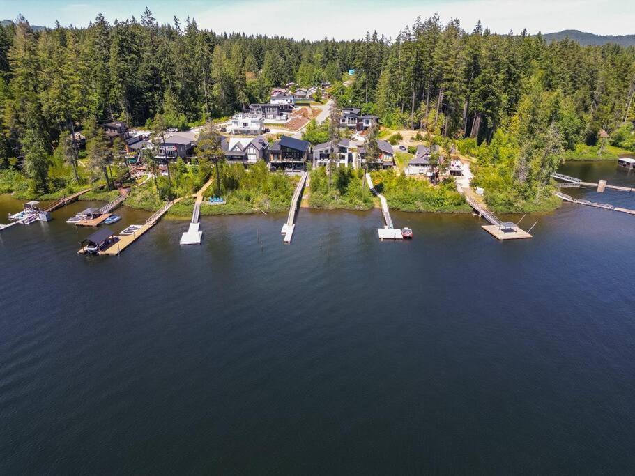 Kelly'S Sunset Lake Retreat Shawnigan Lake Exterior photo